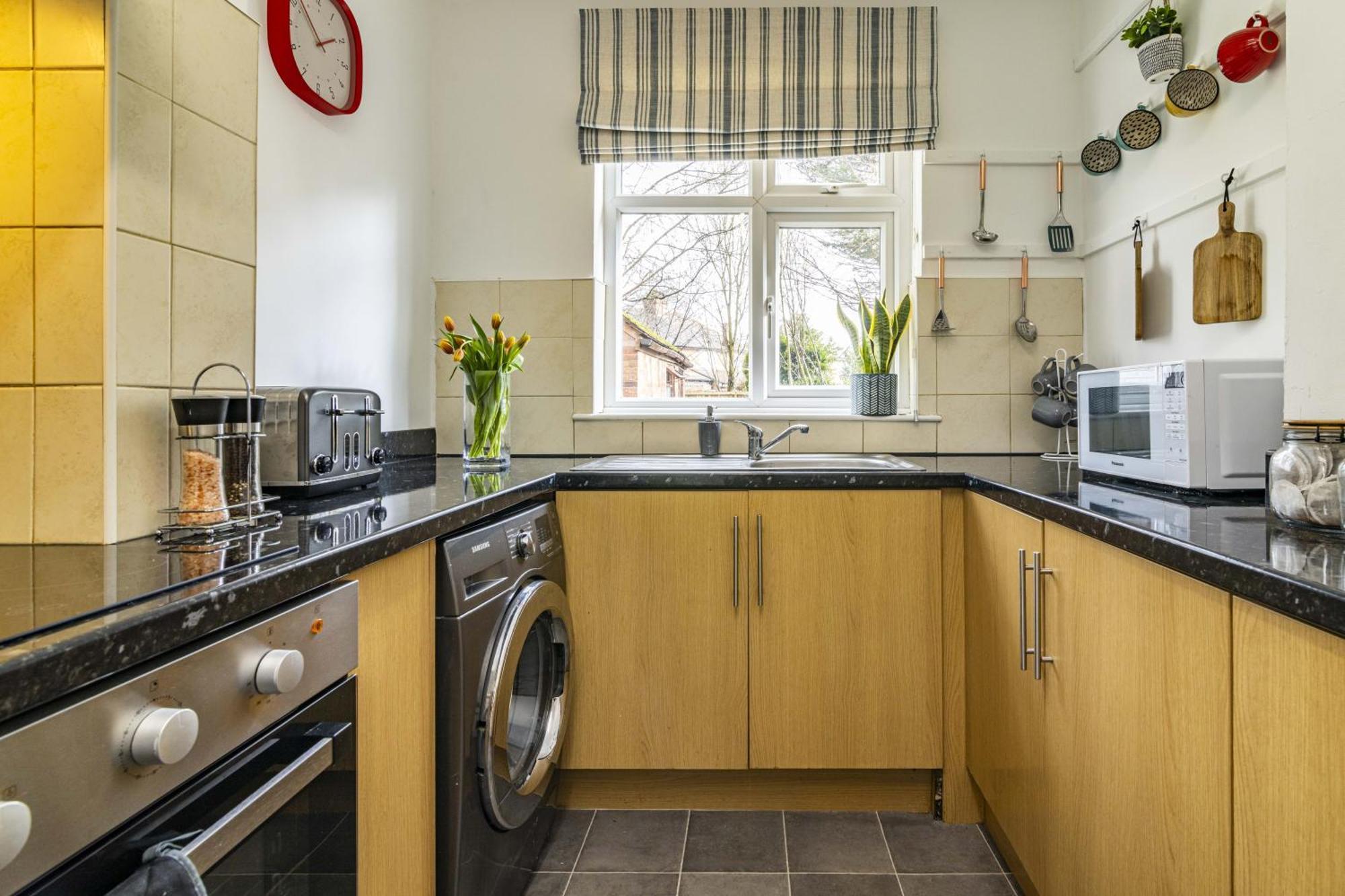 Lovely 4Bdr Home- Off Street Parking Sleeps 7 Nottingham Eksteriør billede