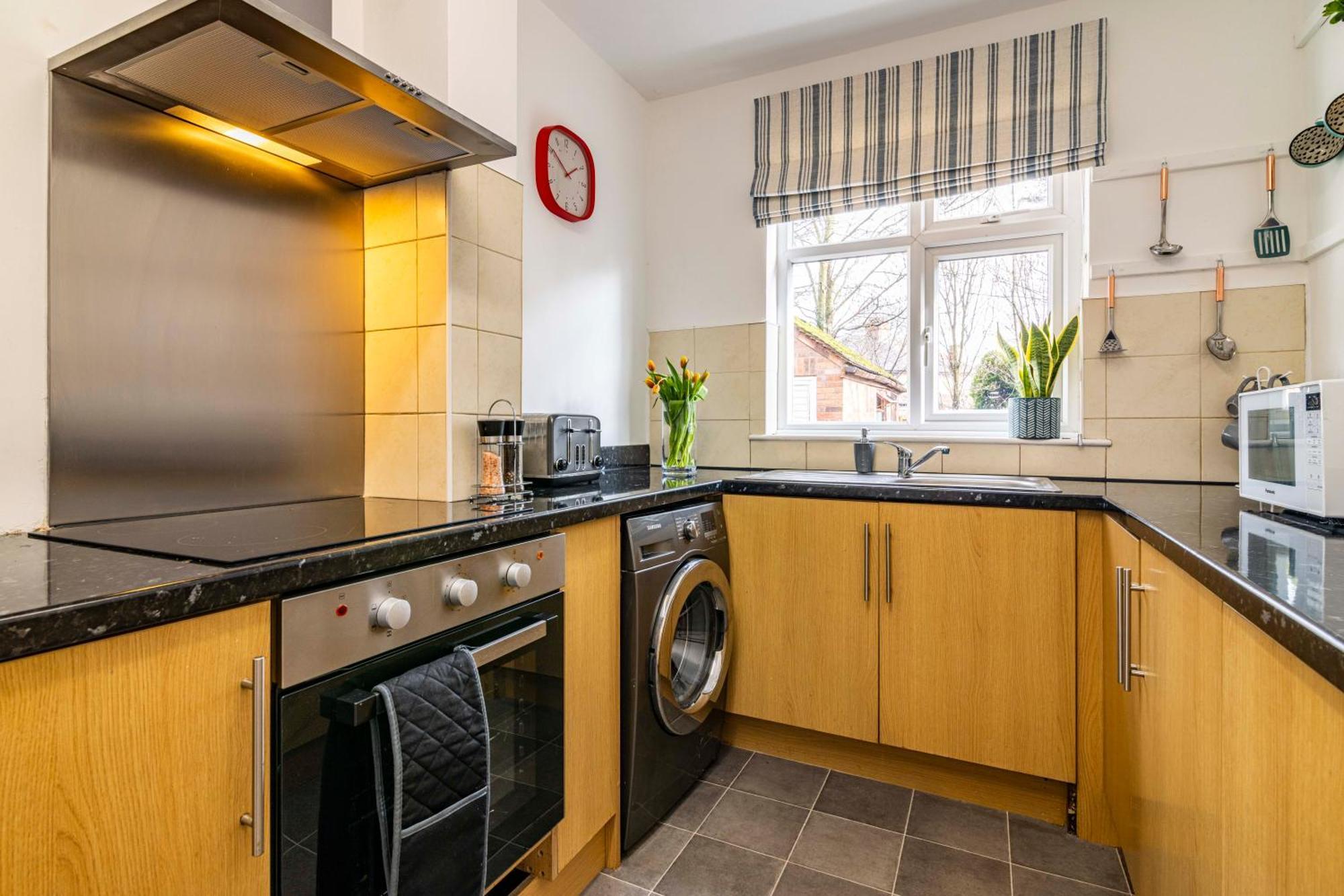 Lovely 4Bdr Home- Off Street Parking Sleeps 7 Nottingham Eksteriør billede