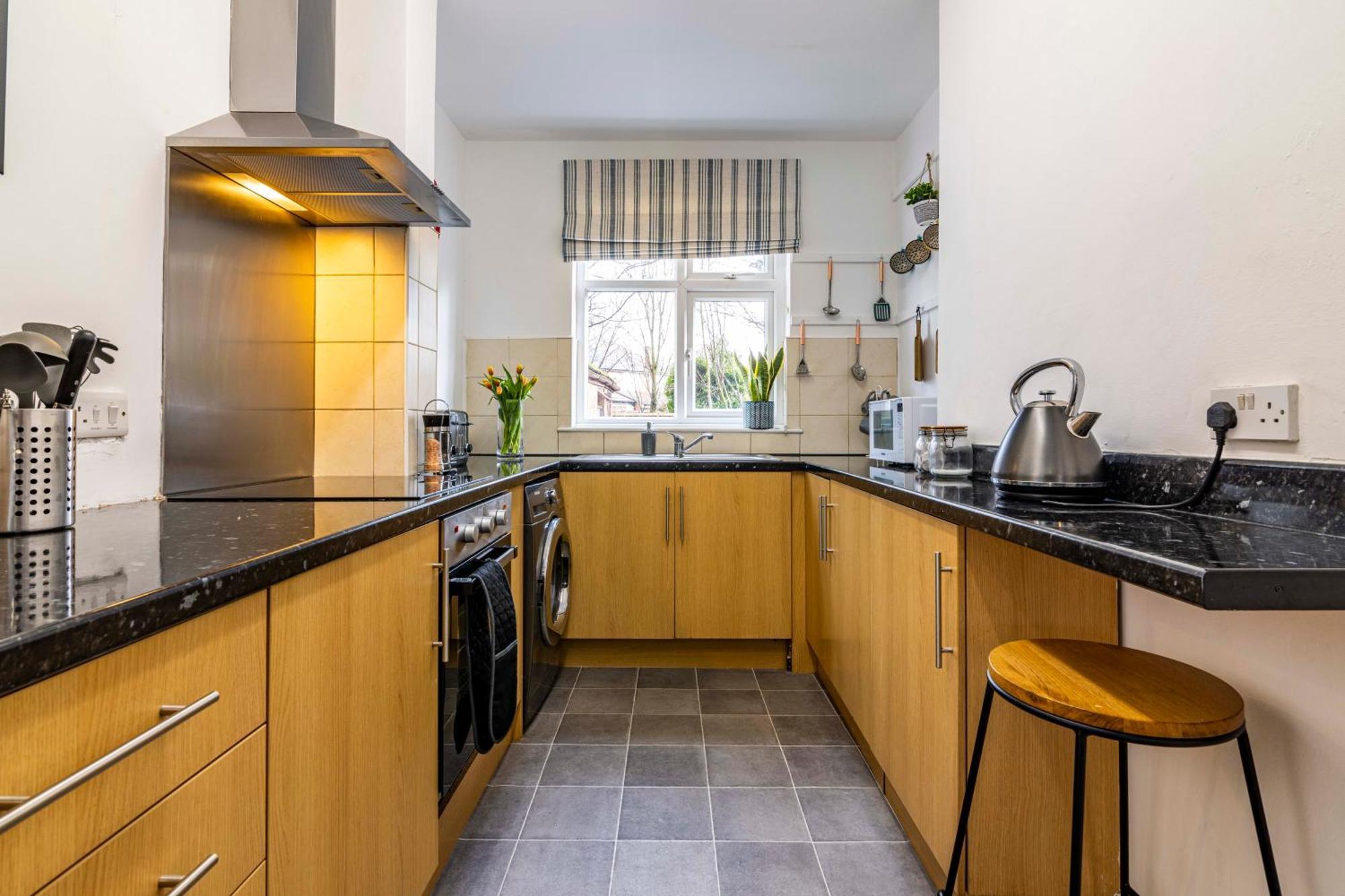 Lovely 4Bdr Home- Off Street Parking Sleeps 7 Nottingham Eksteriør billede