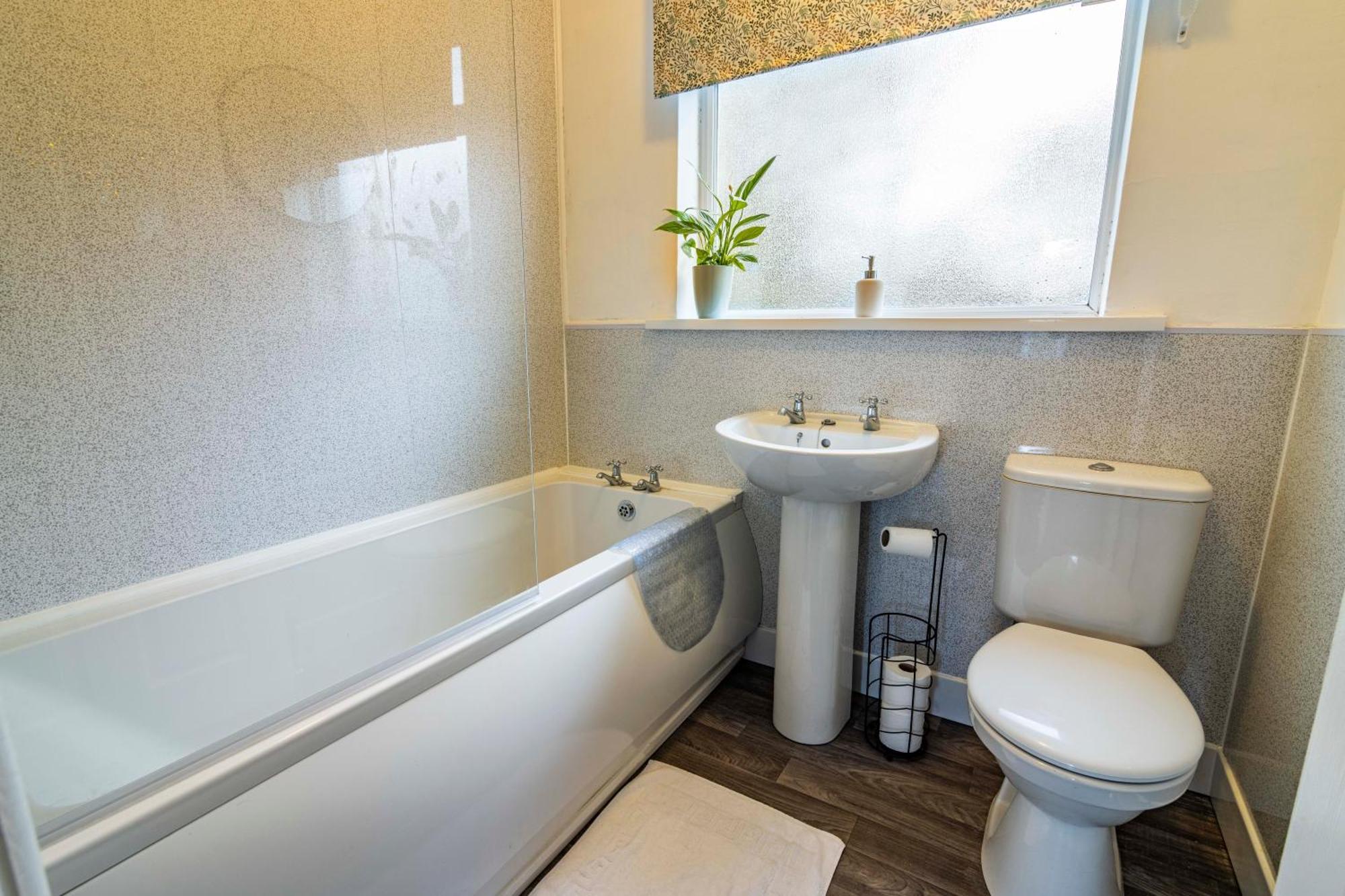 Lovely 4Bdr Home- Off Street Parking Sleeps 7 Nottingham Eksteriør billede